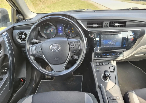 Toyota Auris cena 54000 przebieg: 164000, rok produkcji 2017 z Warszawa małe 121